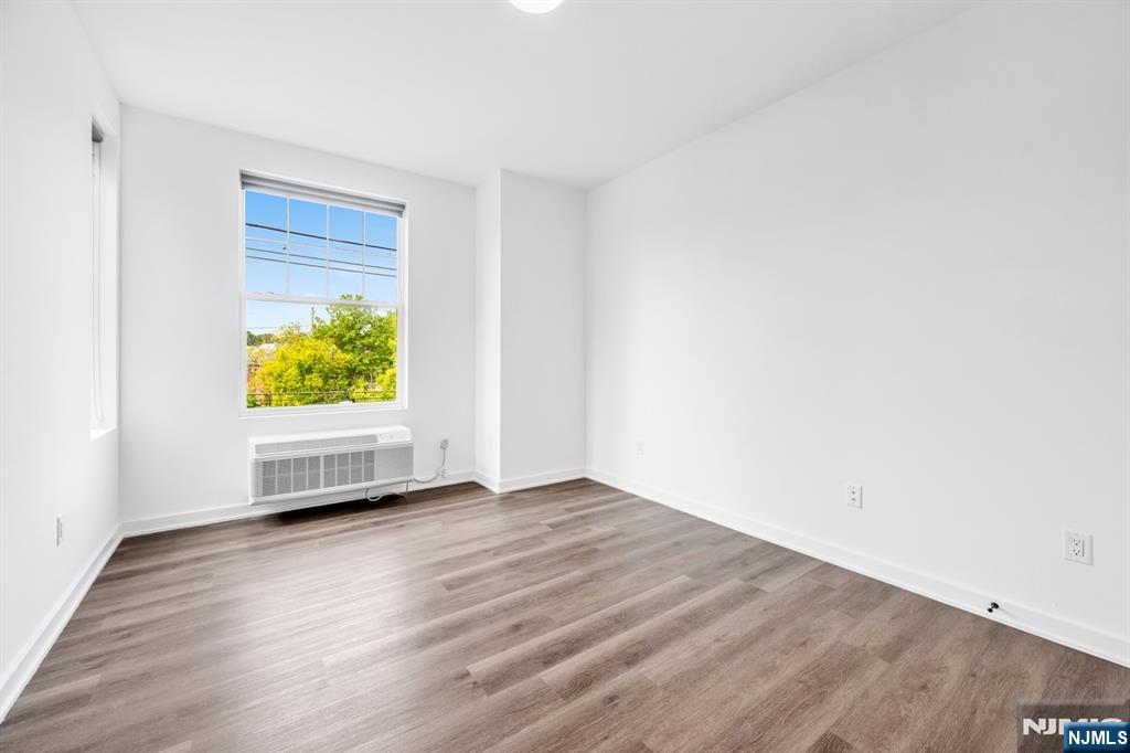 315 Railroad Avenue 204