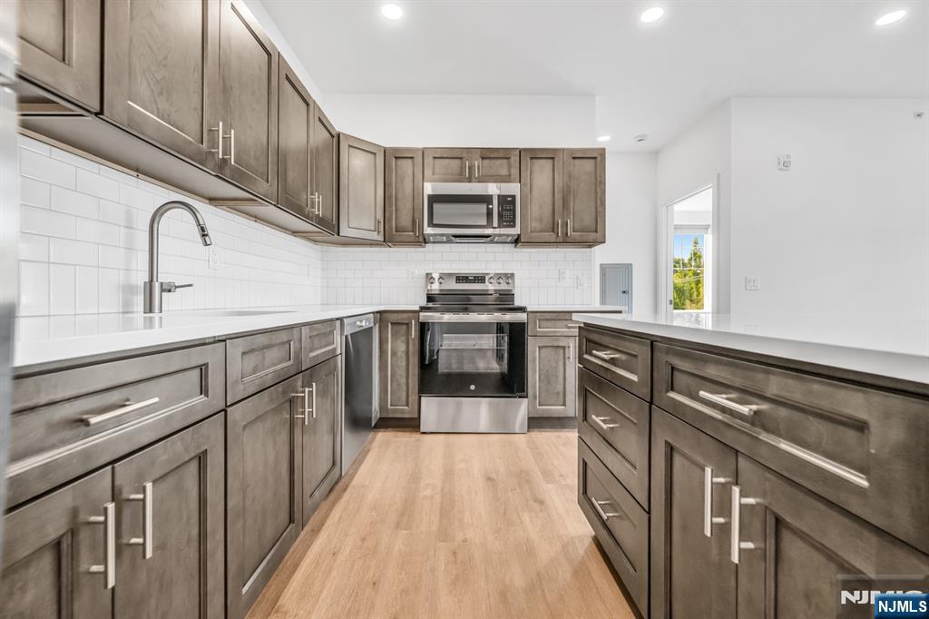 315 Railroad Avenue 204