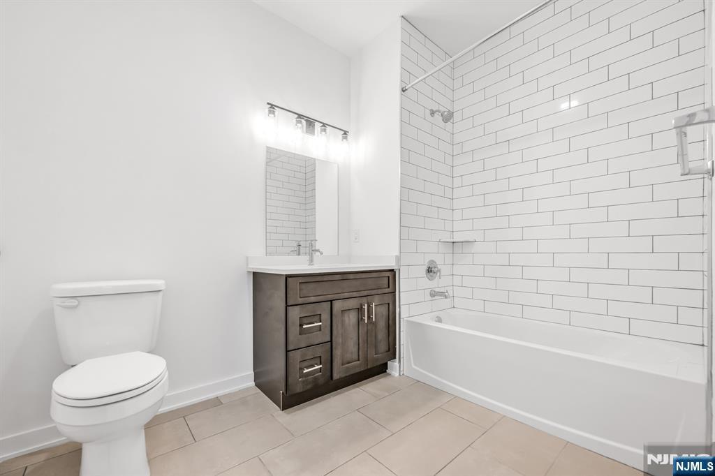 315 Railroad Avenue 204