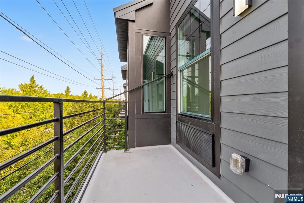 315 Railroad Avenue 204