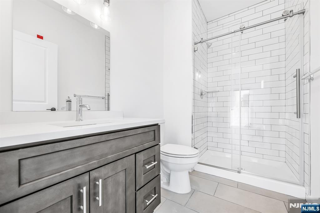 315 Railroad Avenue 204