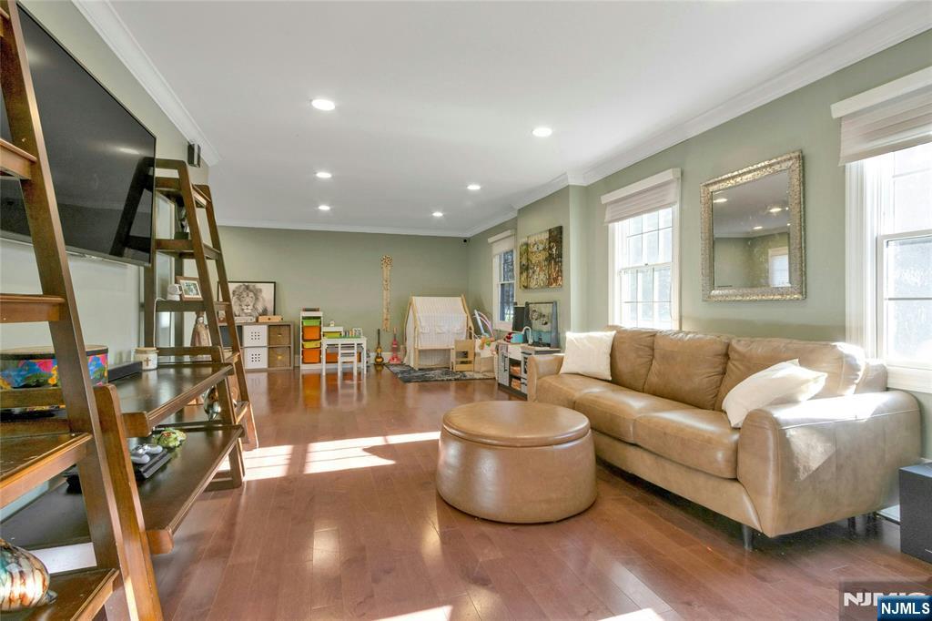 528 Baylor Avenue