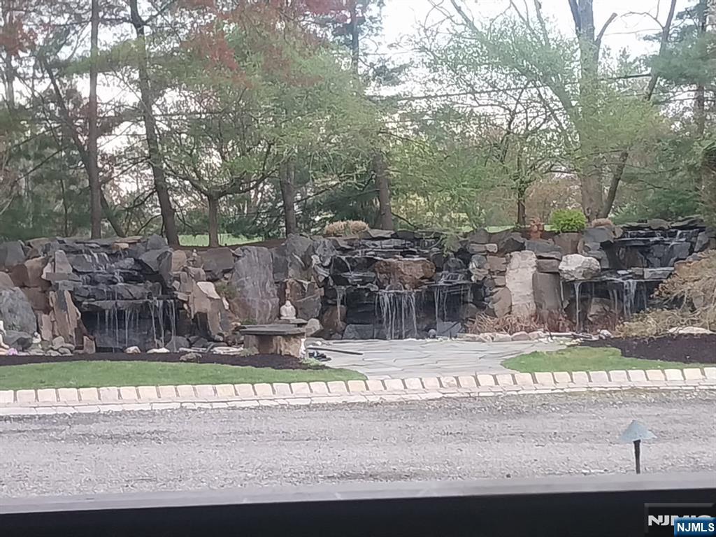 285 Chestnut Ridge Road