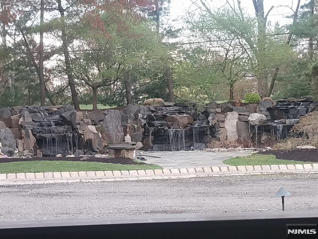 285 Chestnut Ridge Road