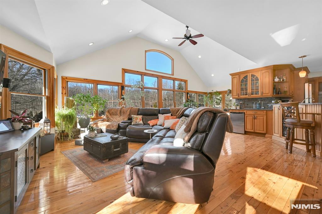 285 Chestnut Ridge Road