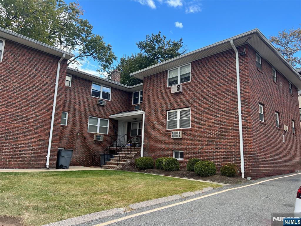 275 River Road