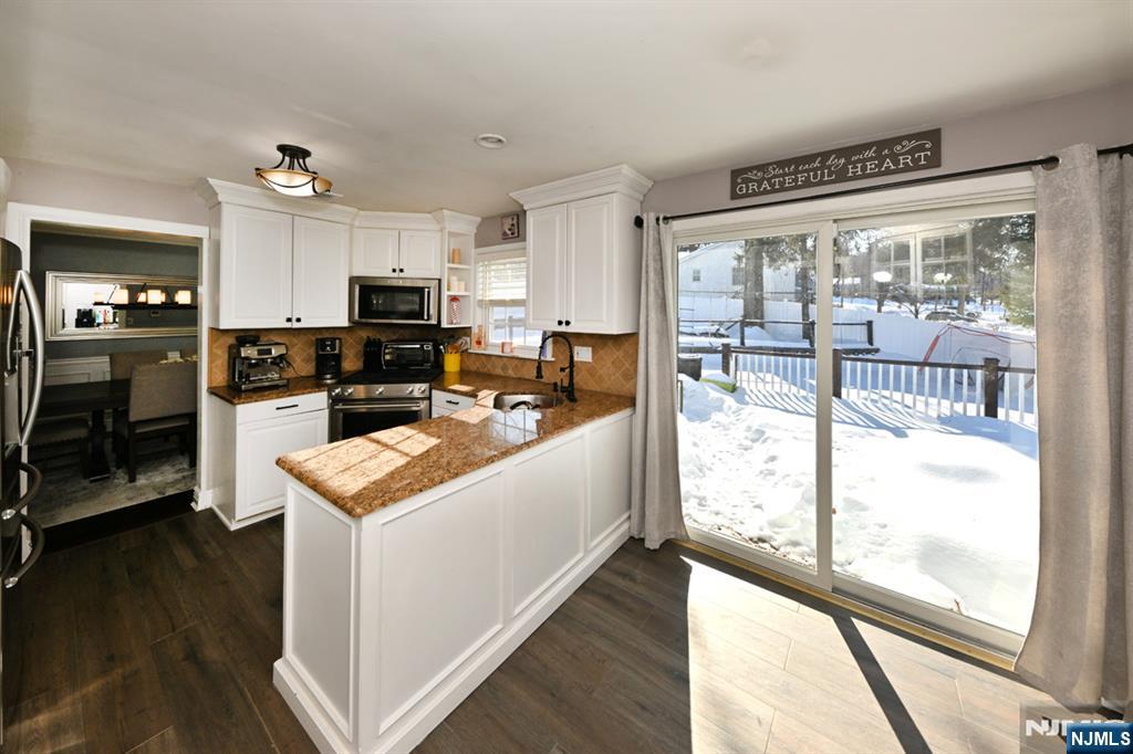 767 Koch Peak Avenue