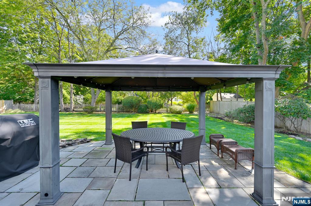 17 Pascack Road