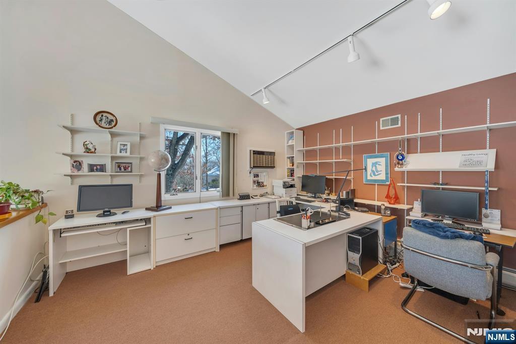 566 Faletti Way