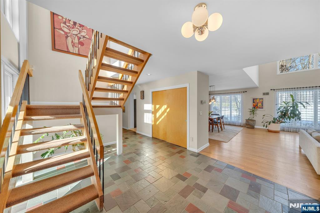 566 Faletti Way