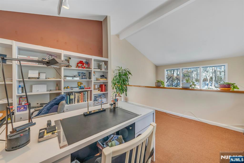 566 Faletti Way