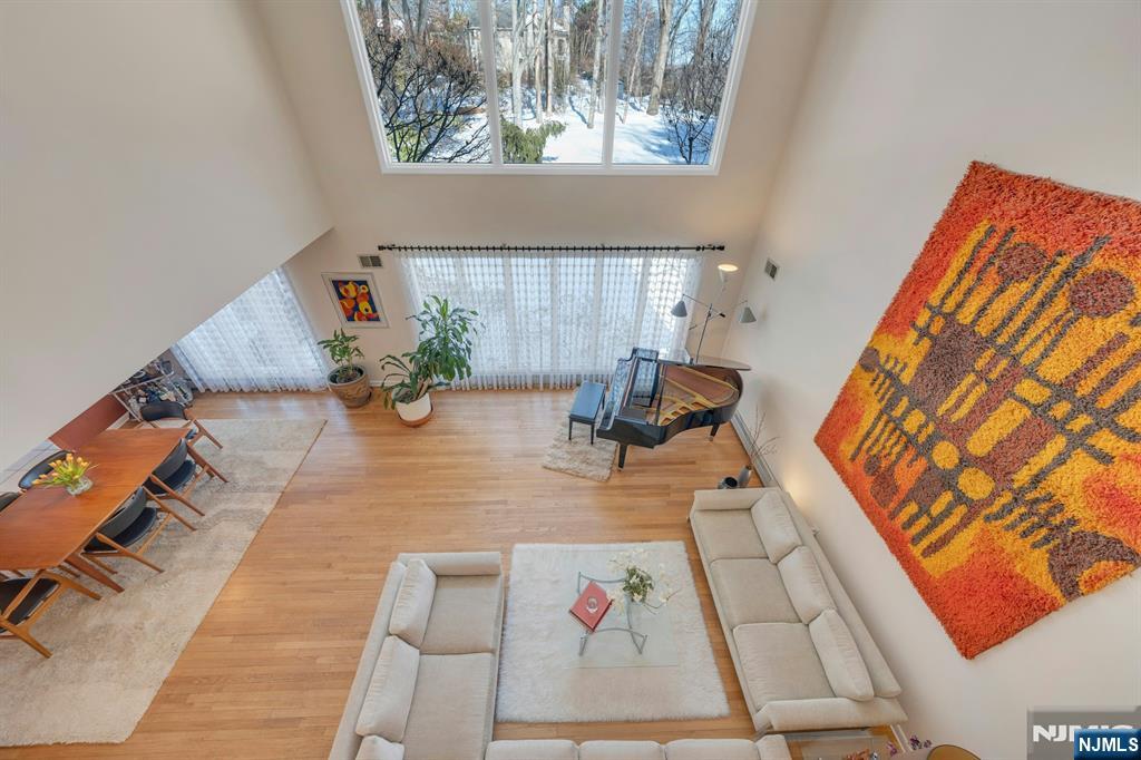 566 Faletti Way