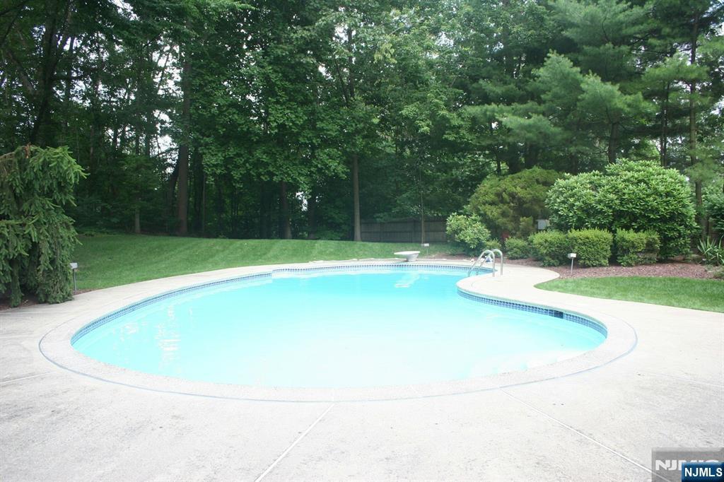 566 Faletti Way