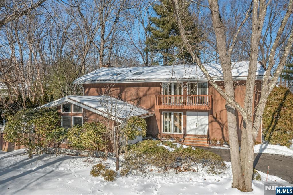 566 Faletti Way