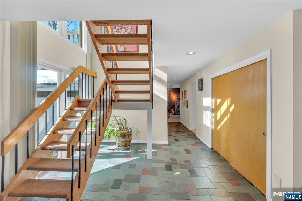 566 Faletti Way