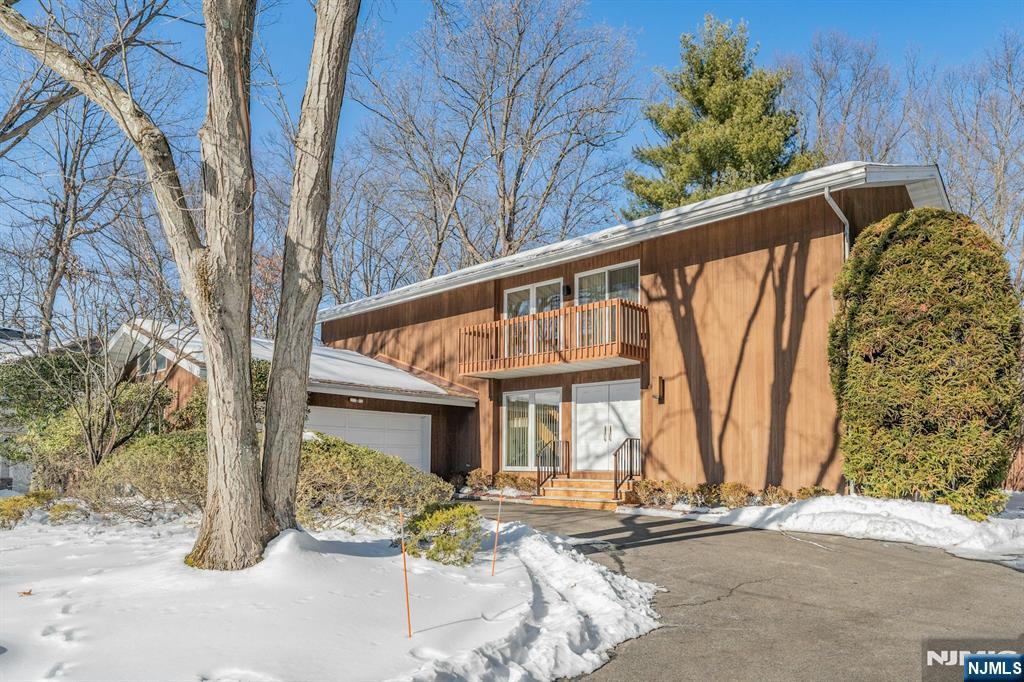 566 Faletti Way