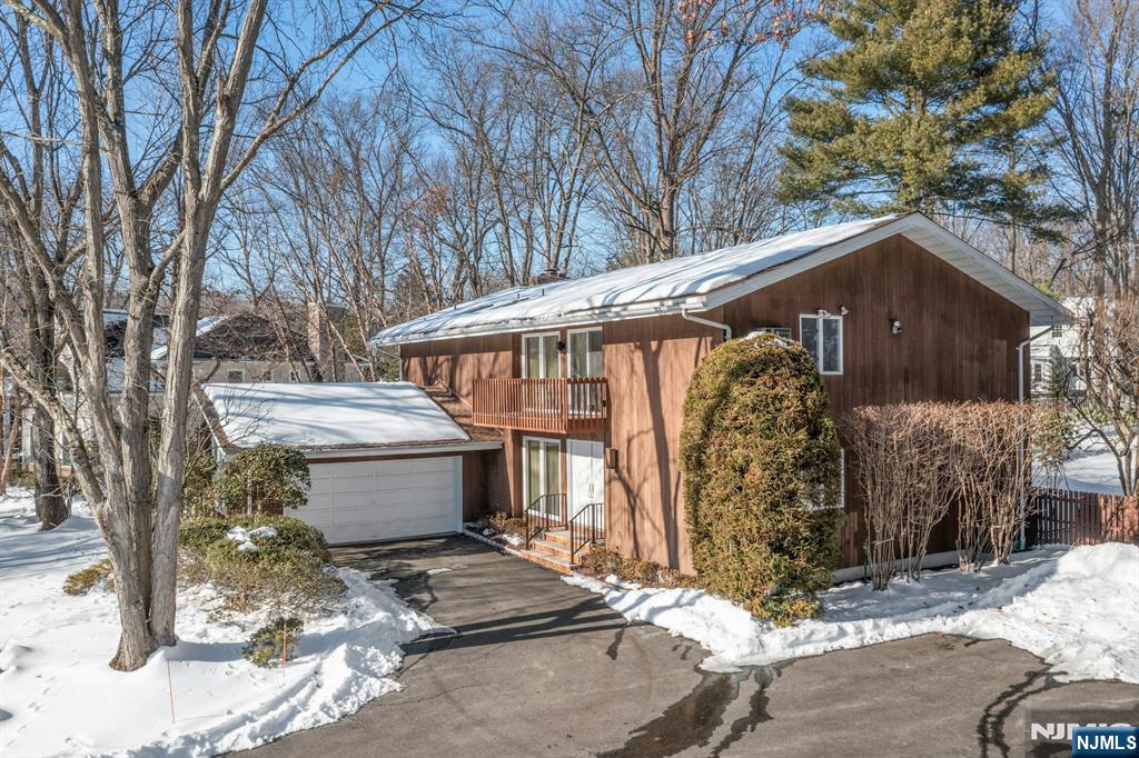 566 Faletti Way