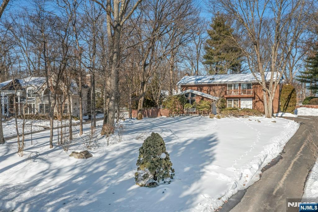 566 Faletti Way