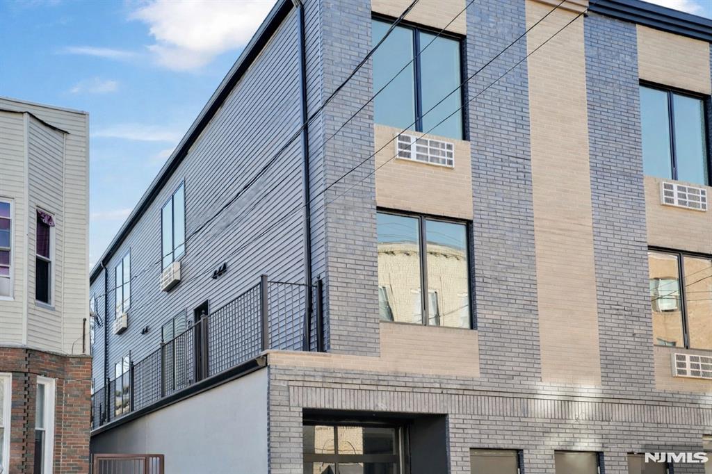 521 10th Street B1