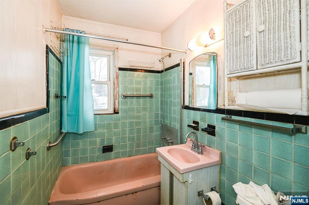 286 Ridgewood Boulevard