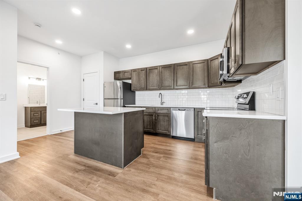 315 Railroad Avenue 204