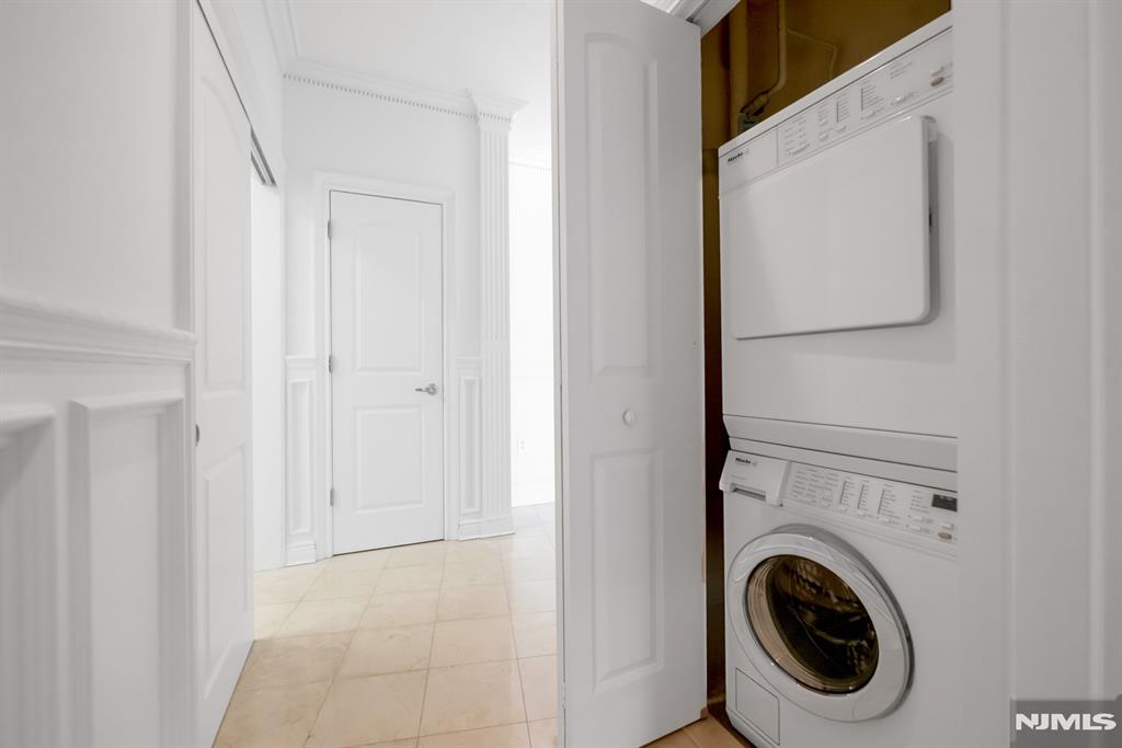 22 Ave At Port Imperial 403