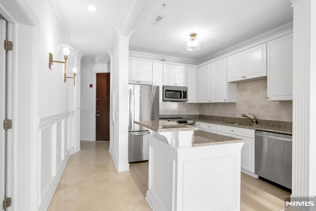 22 Ave At Port Imperial 403