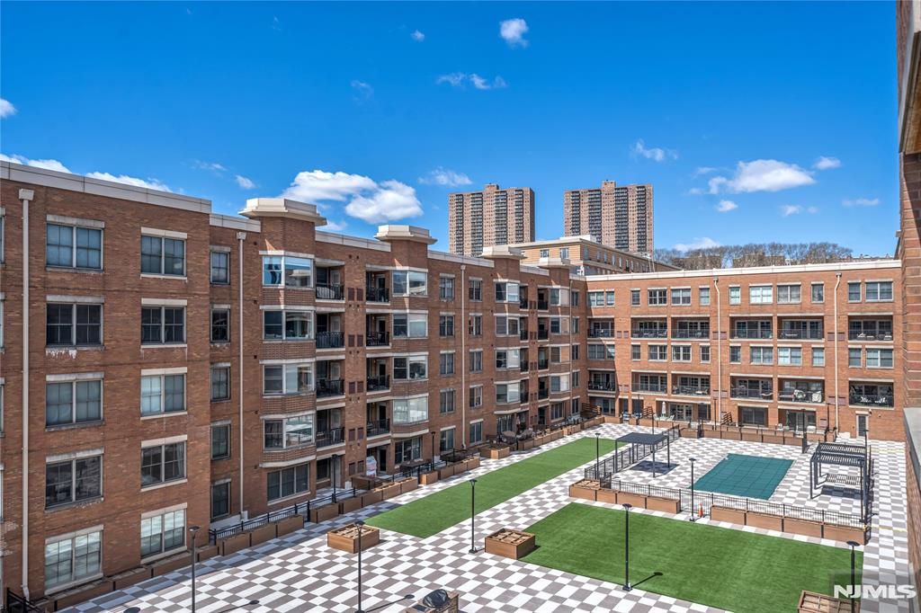 22 Ave At Port Imperial 403