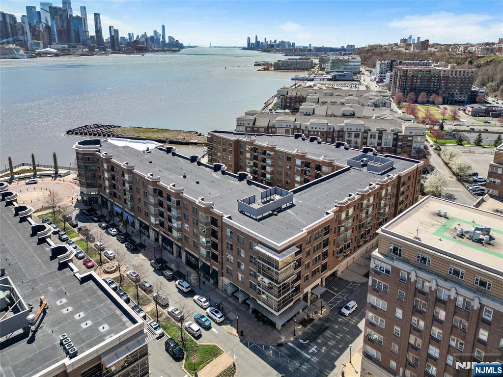 22 Ave At Port Imperial 403