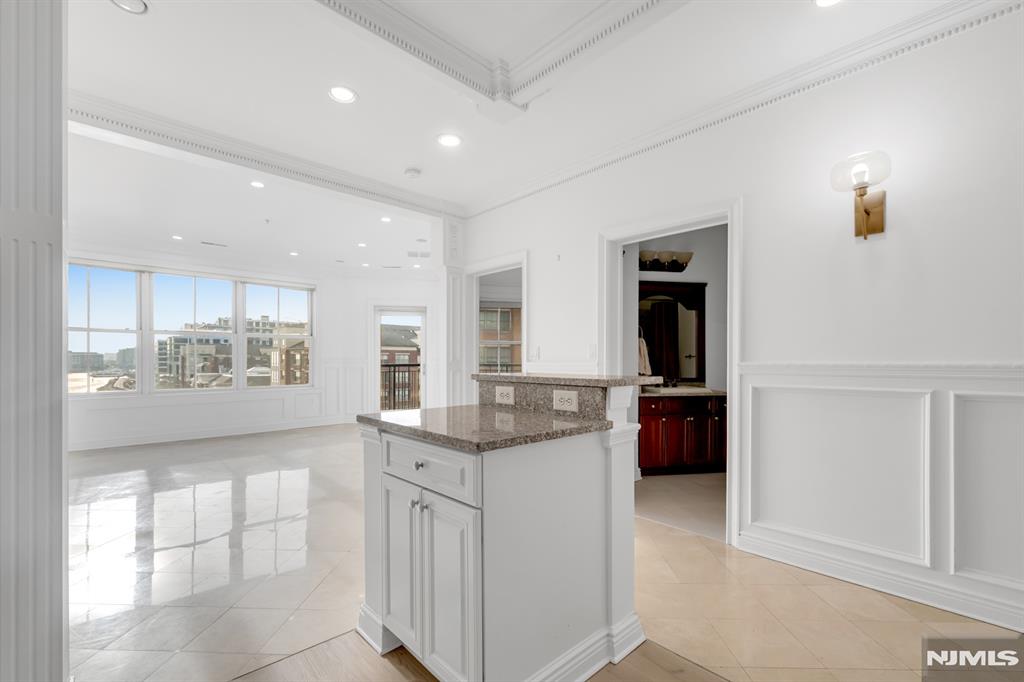 22 Ave At Port Imperial 403