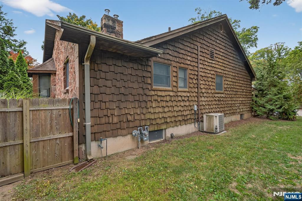 229 Rockland Avenue