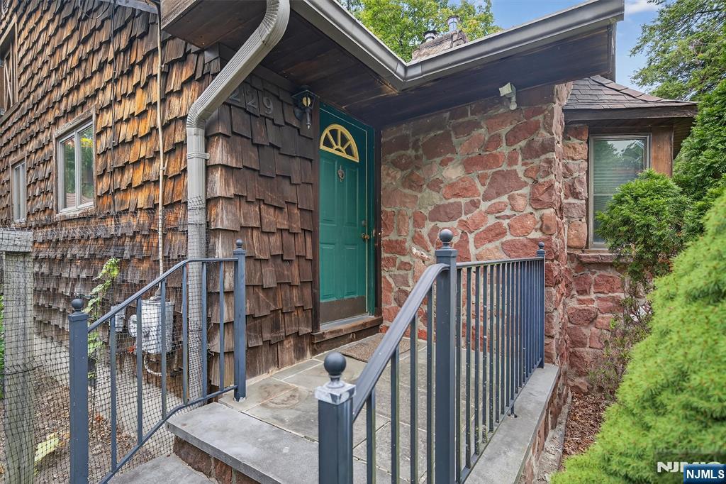 229 Rockland Avenue