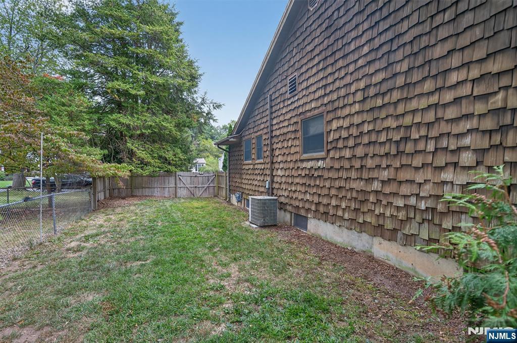 229 Rockland Avenue