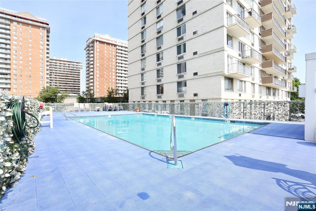 160 Overlook Avenue 2D