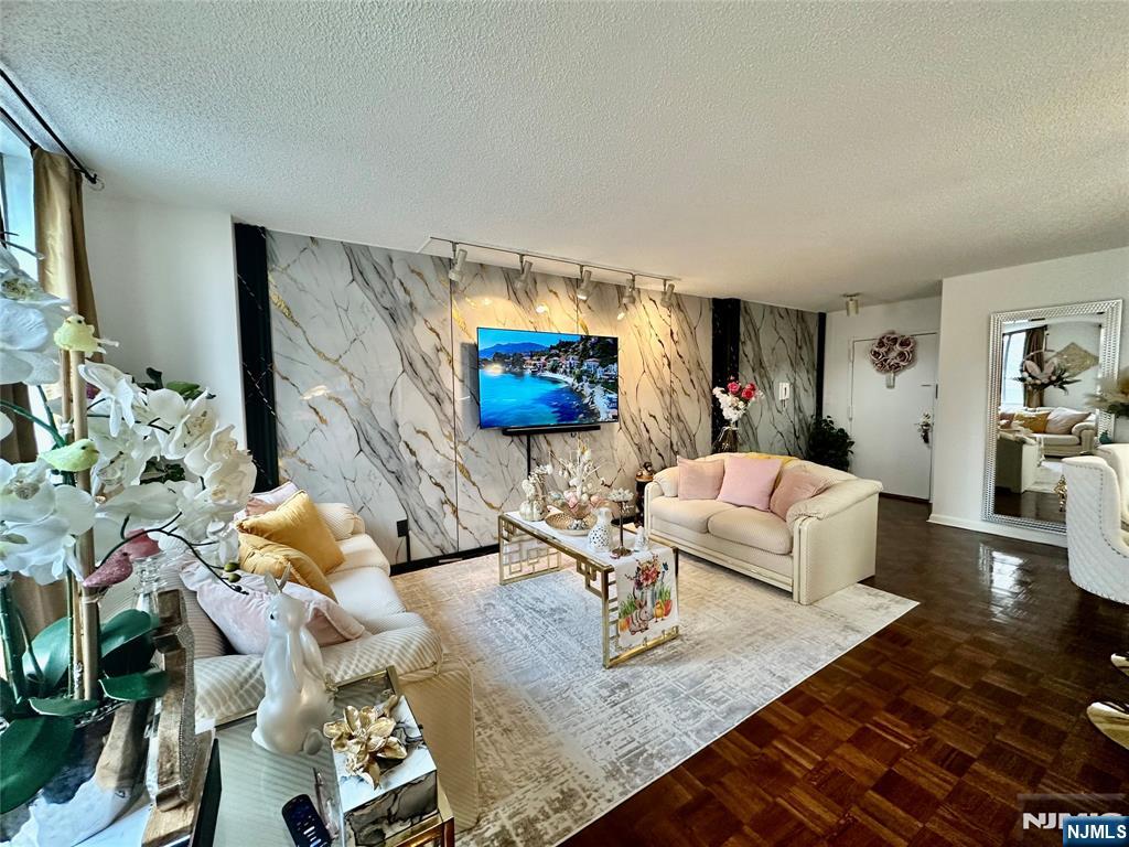 160 Overlook Avenue 2D