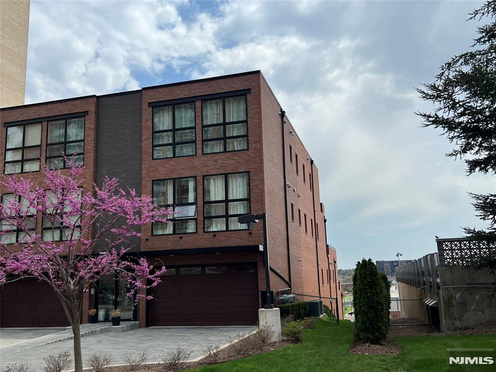 140 Overlook Avenue C 2