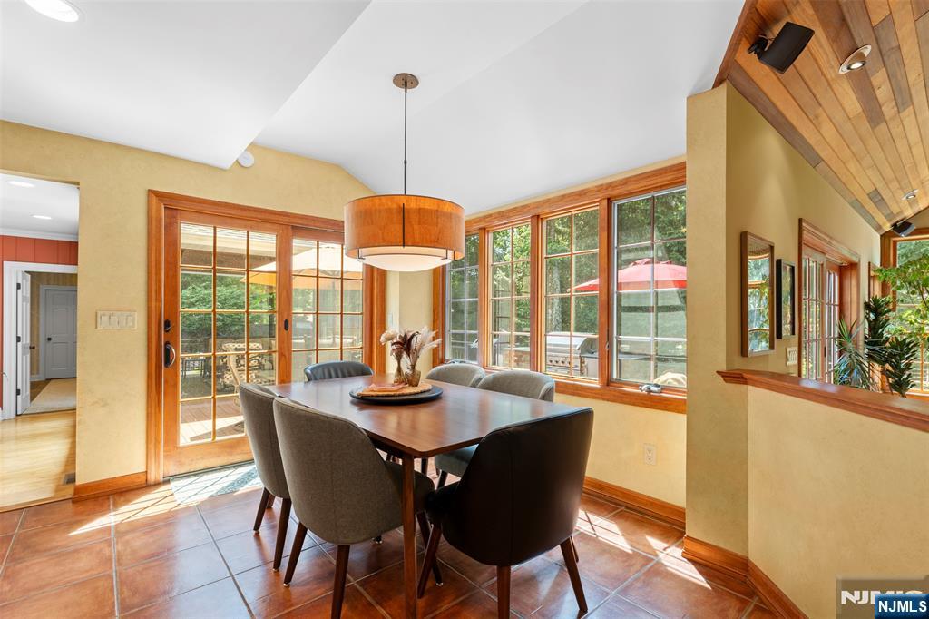 565 Dorchester Drive