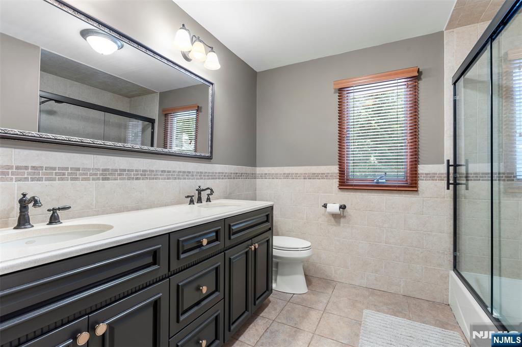 565 Dorchester Drive