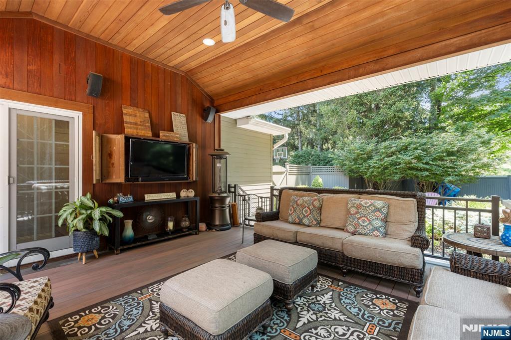 565 Dorchester Drive