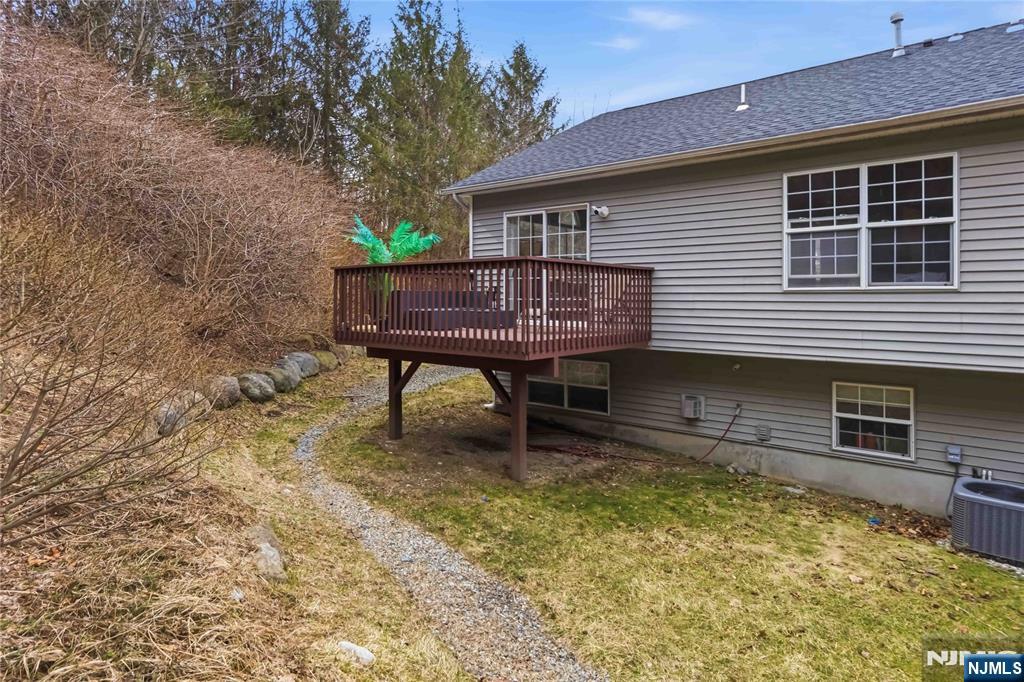 32 Oak Point Drive