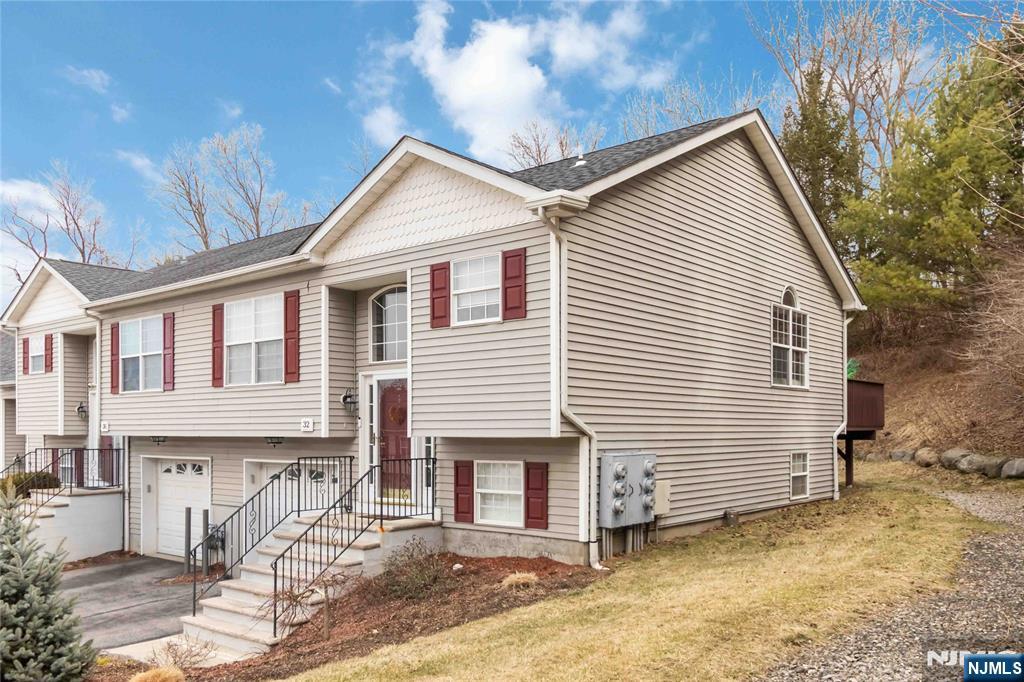 32 Oak Point Drive