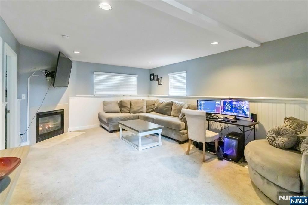 32 Oak Point Drive