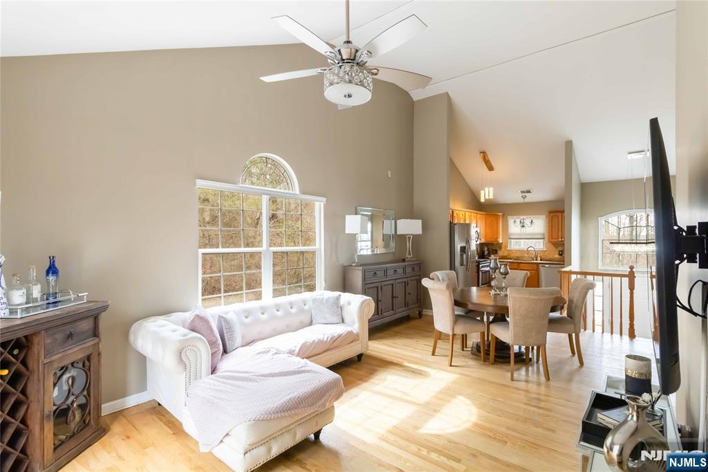 32 Oak Point Drive