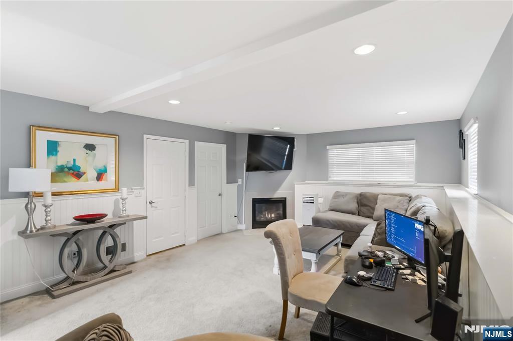 32 Oak Point Drive
