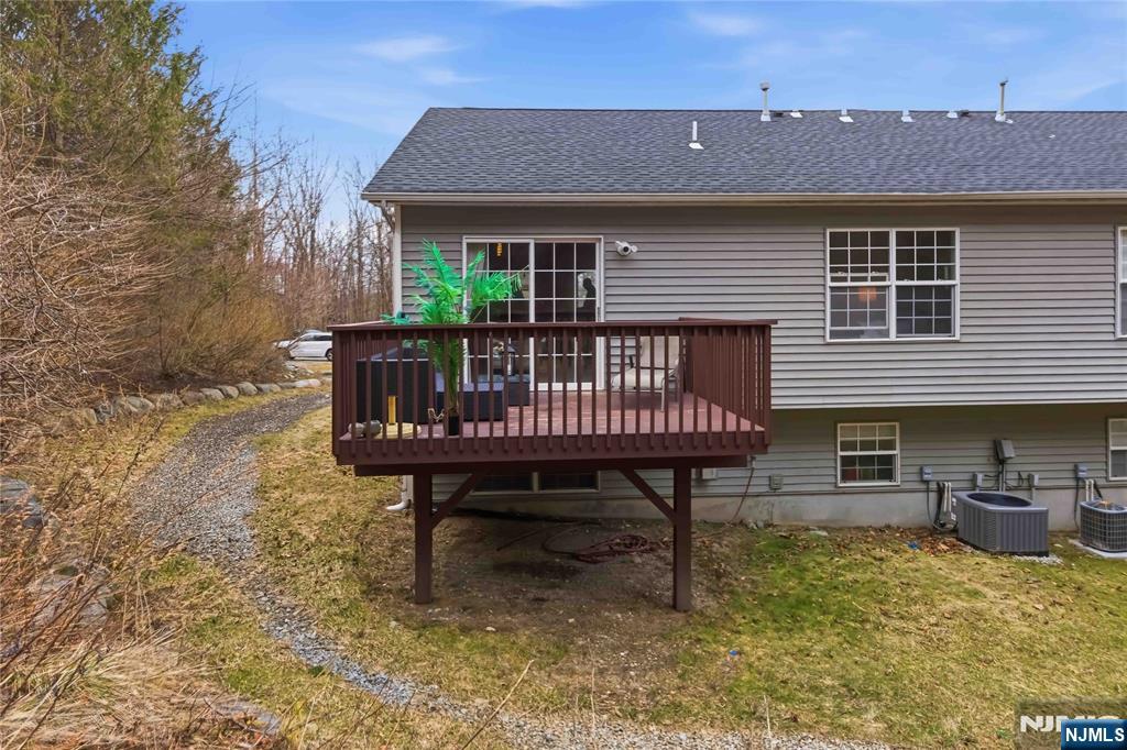 32 Oak Point Drive