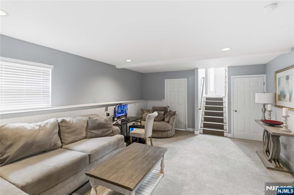 32 Oak Point Drive