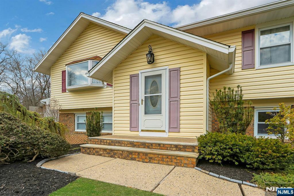 81 Queen Court
