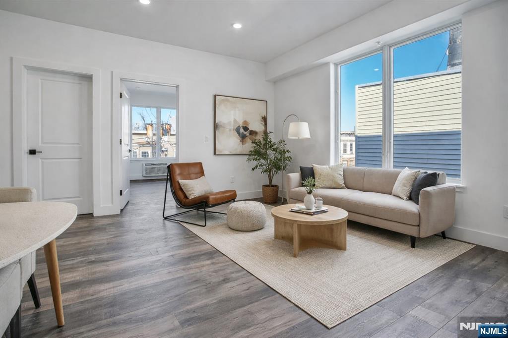 521 10th Street B2