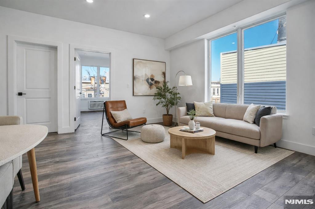 521 10th Street B2