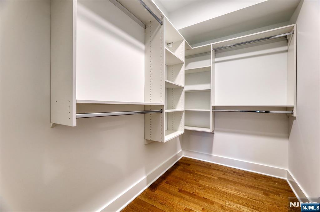 15-27 Royal Avenue 210